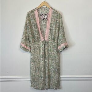 Floreat Anthropologie Women’s Lightweight Paisley Robe Green with Pink Lace S